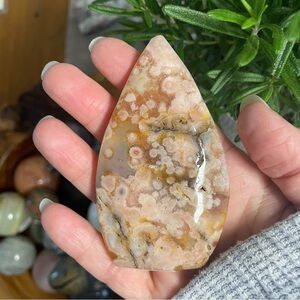 Flower, agate, polished crystal carving teardrop shape
